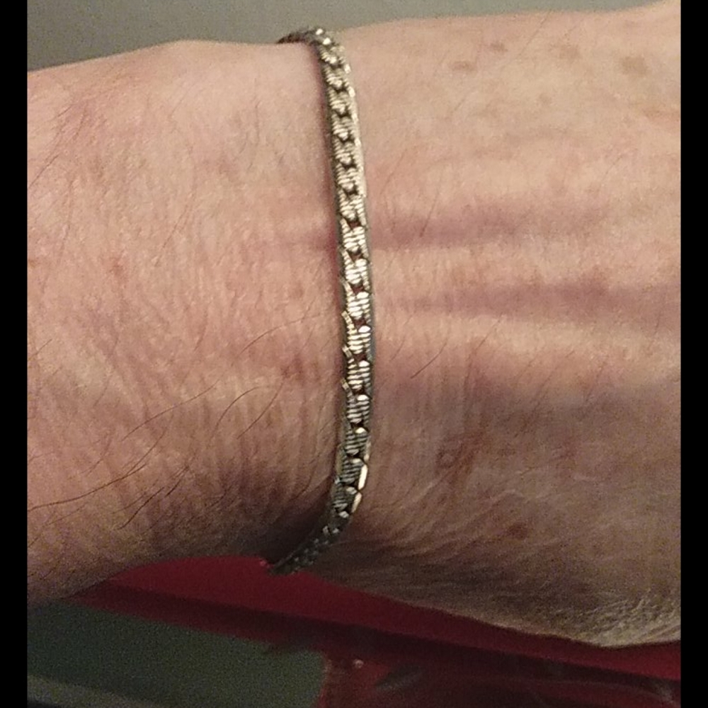 Pin and bracelet - Picture 3 of 3